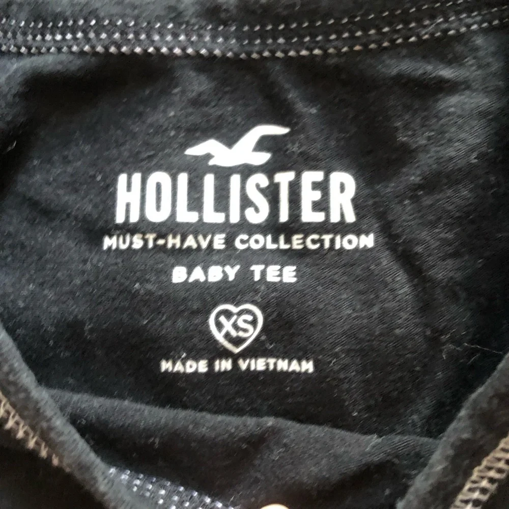 Hollister Black Contrast Stitch Baby Tee Crop Top XS